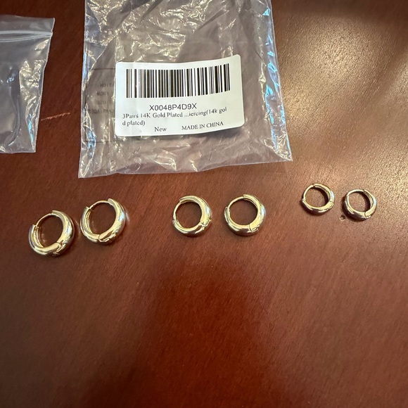 3 pairs of 14k Gold Plated Earrings. New in Box! - Picture 6 of 9